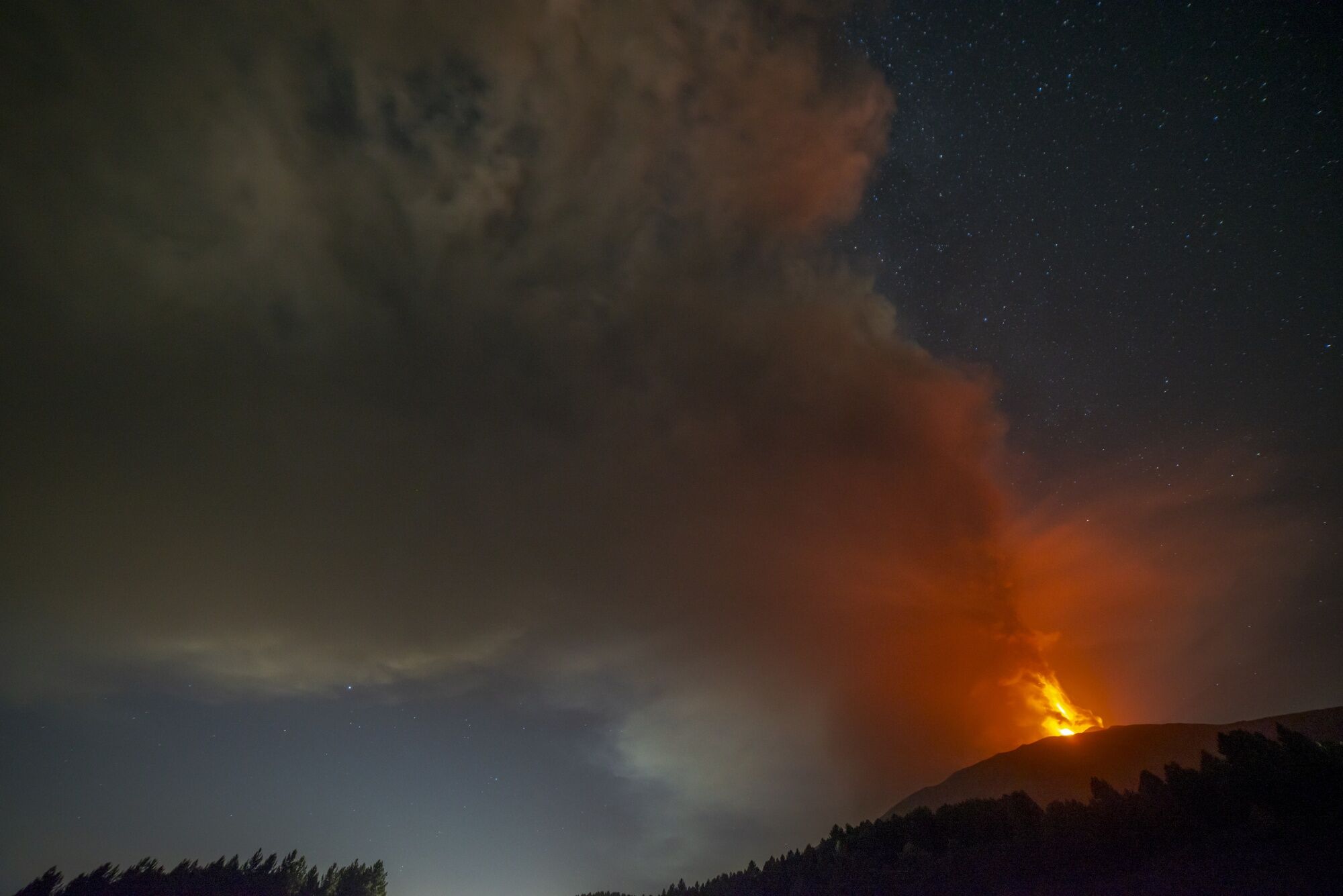 Catania Airport Shuts Down Runway After Mount Etna Eruption, Disrupting Summer Travel