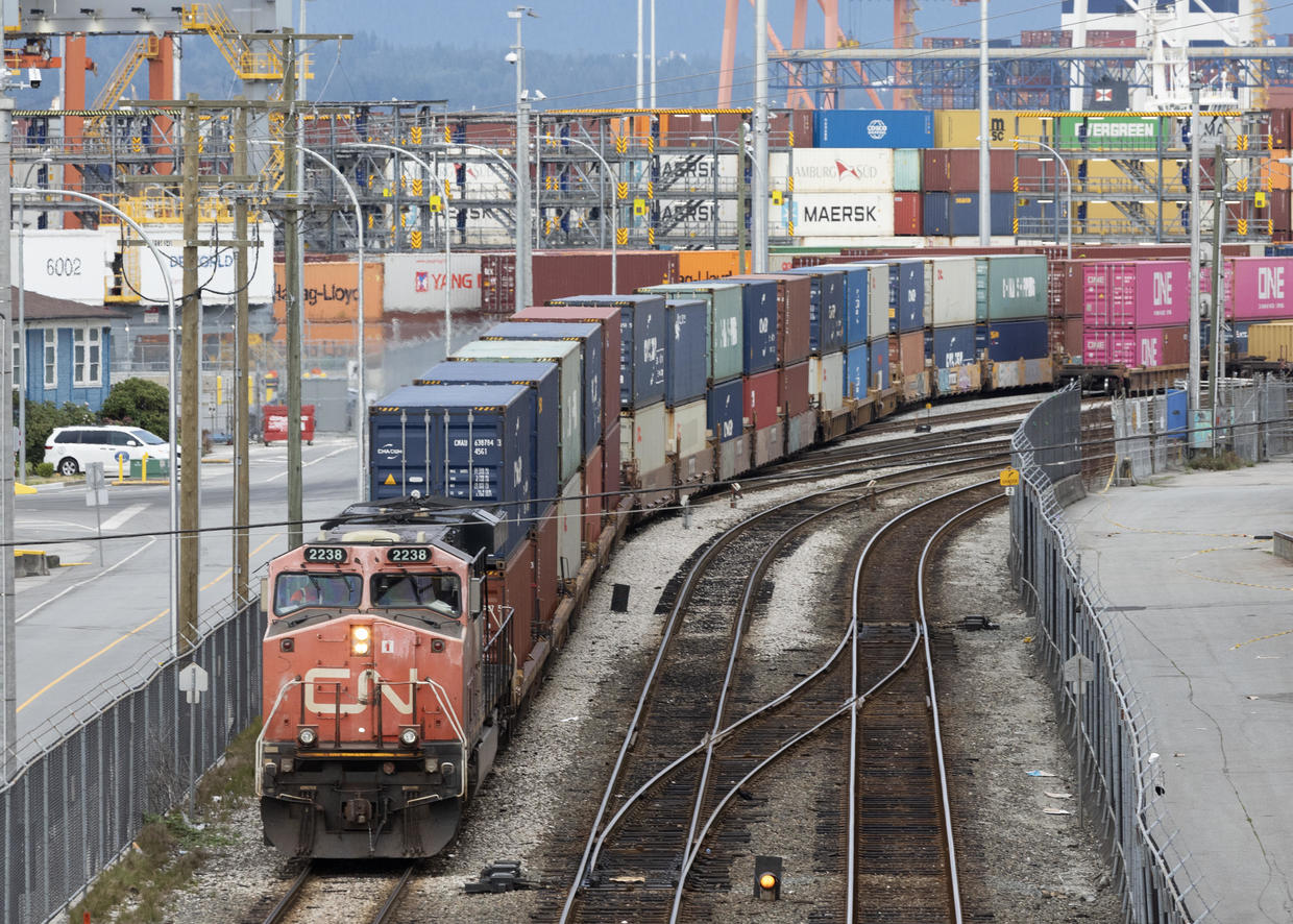 Canada Moves to Avert Freight Train Crisis as Contract Dispute Heads to Arbitration