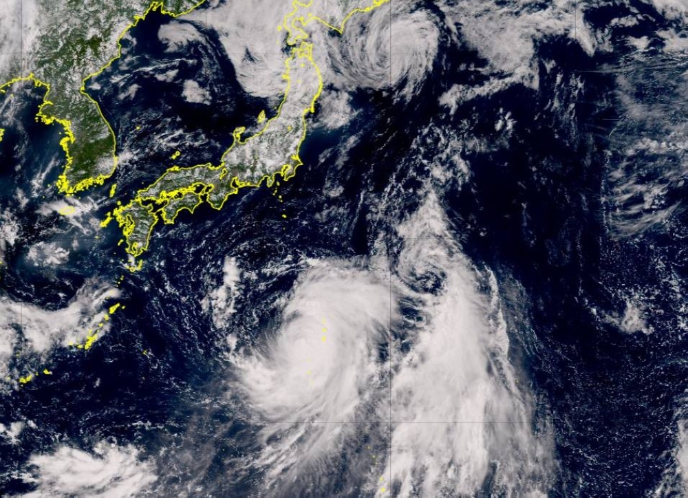 Typhoon Ampil Disrupts Summer Travel in Japan