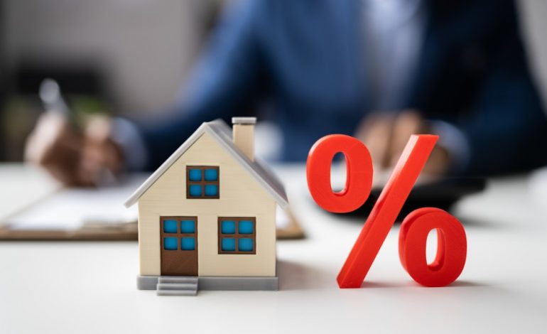 Mortgage Refinancing Soars as Weekly Demand Jumps 20%