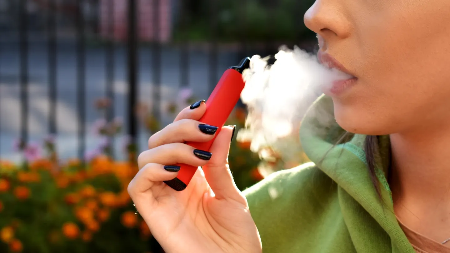 Study Links Vaping to Mental Health Issues Among Australian Teenagers