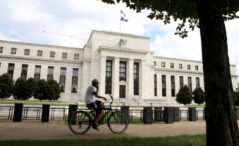 Federal Reserve Expected to Implement Gradual Rate Cuts as Inflation Concerns Persist, Fitch Reports