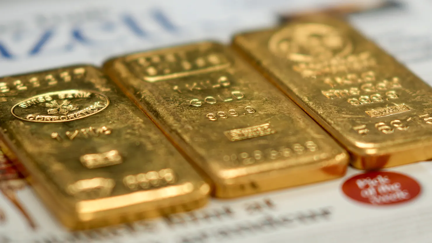 Gold Prices Hold Steady Near Record High Ahead of Key US Economic Data