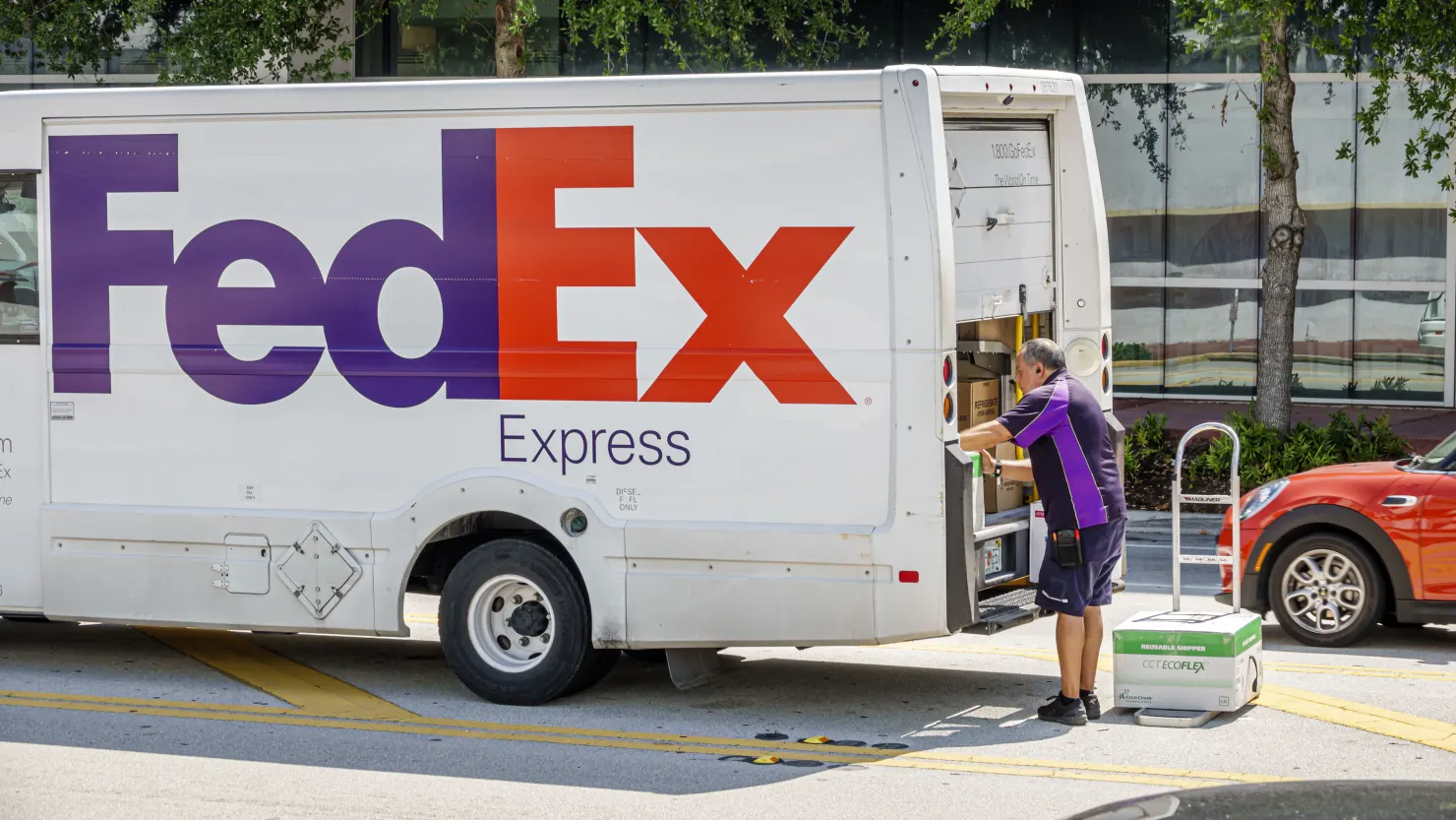 FedEx Lowers Full-Year Forecast as Weaker Shipping Demand Hits Stock