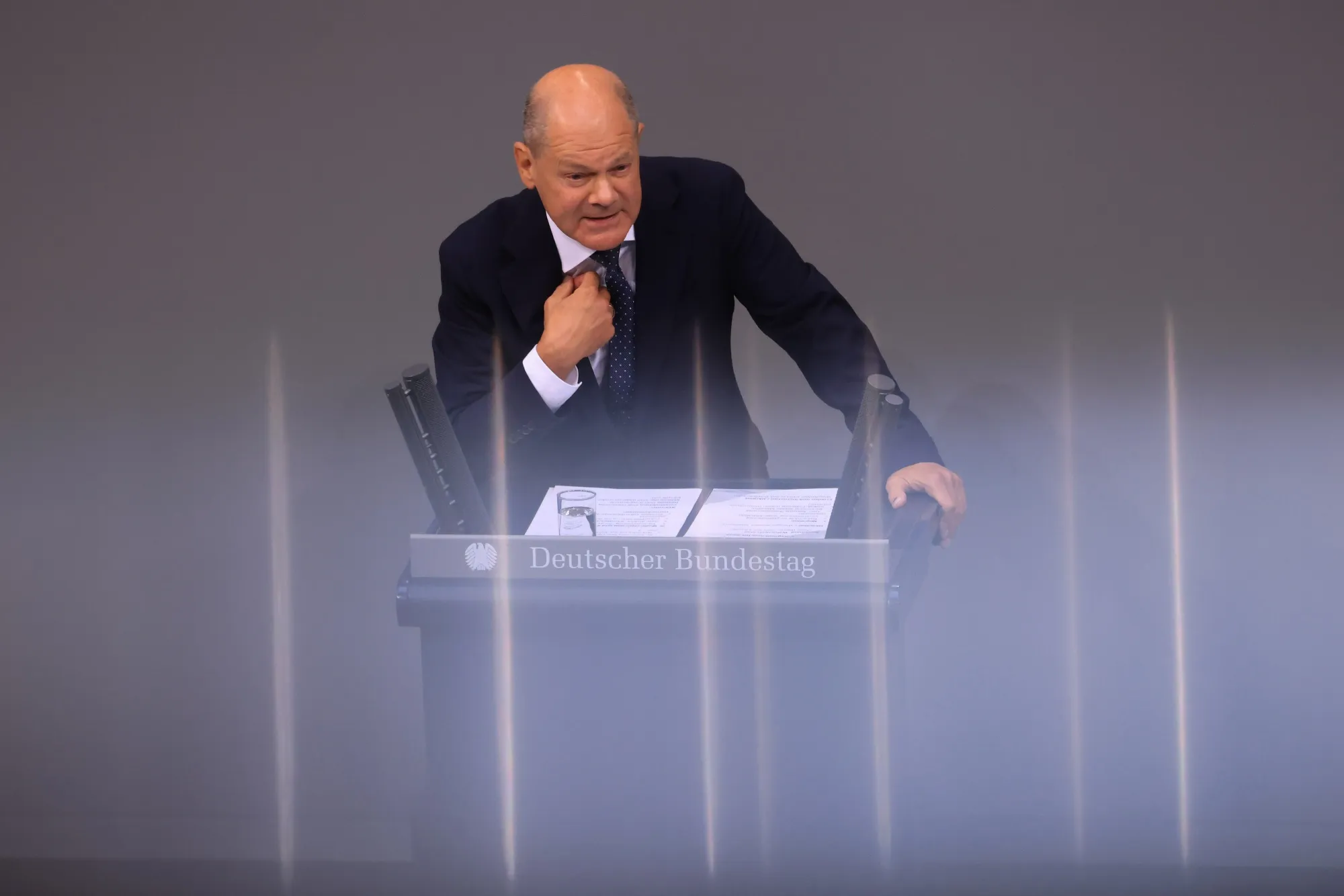 Scholz Fires Back at Merz, Accusing Opposition Leader of “Cheap Headlines” on Immigration