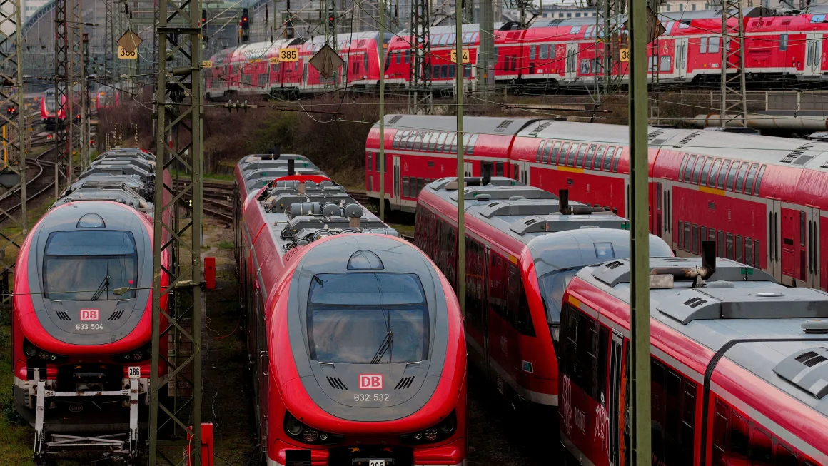 Train Disruptions Paralyze Central Germany, Leaving Hundreds Stranded