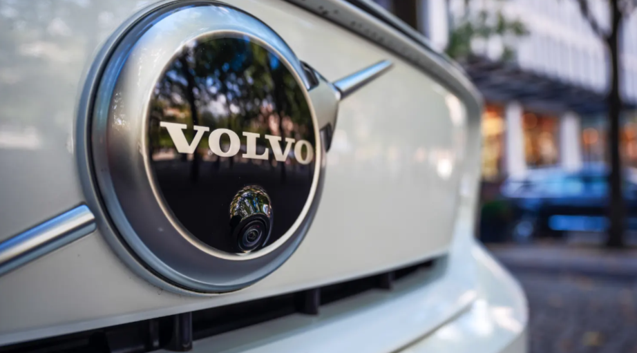 Volvo Cars Revises 2030 EV Target Amid Market Challenges