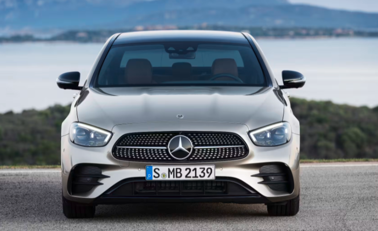 Mercedes-Benz and BMW Issue Profit Warnings Amid Slump in Chinese Market