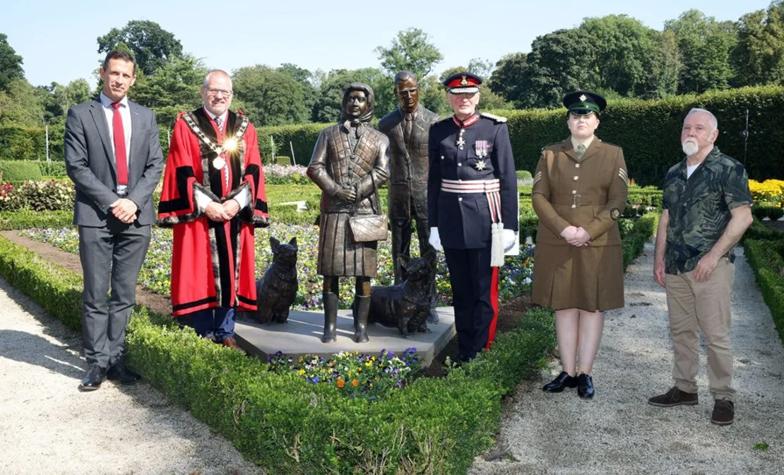 Queen Elizabeth II Sculpture in Northern Ireland Sparks Mixed Reactions