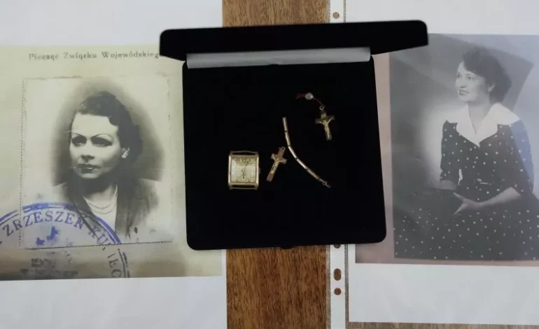 Jewelry Confiscated by Nazis Returned to Polish Families in Emotional Ceremony