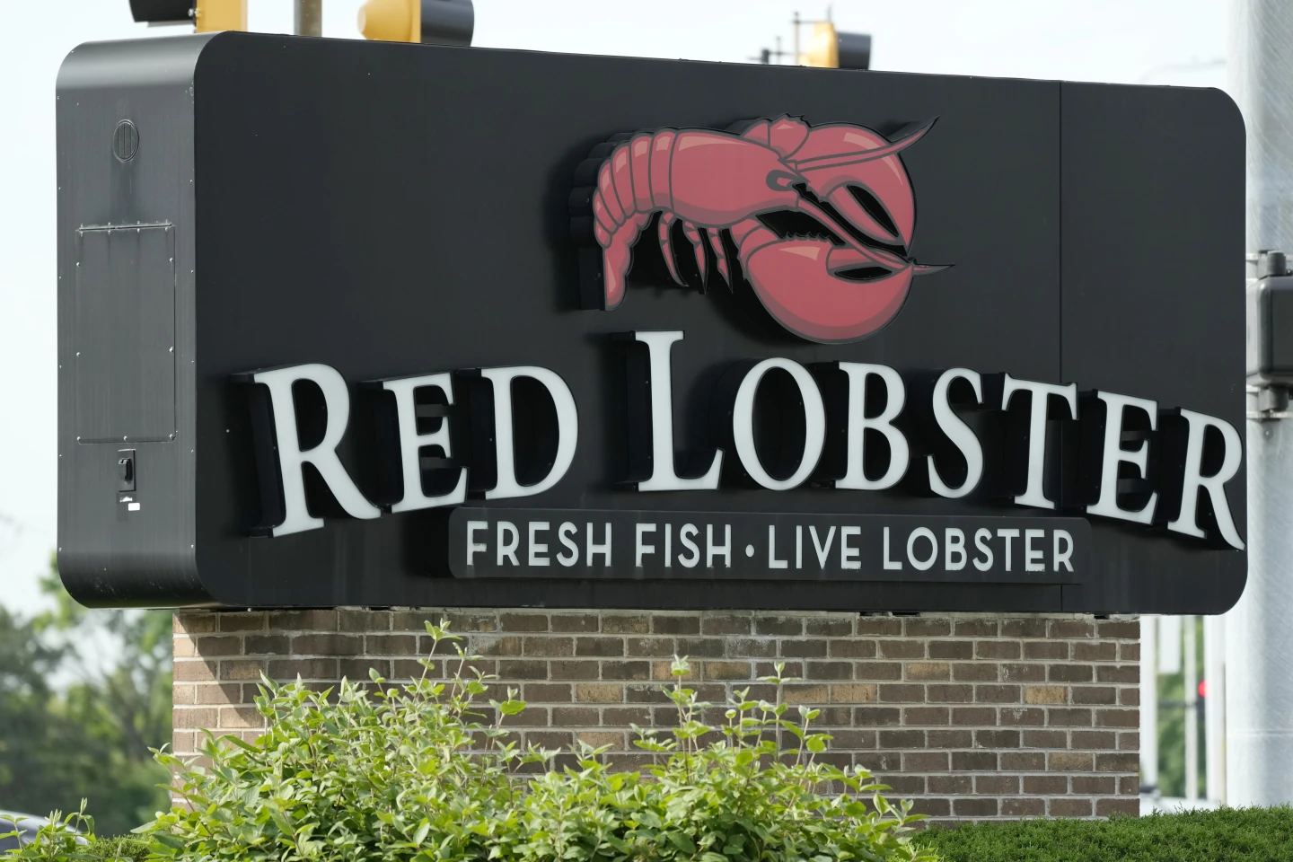 Red Lobster Set to Exit Bankruptcy as Fortress Investment Group Takes Over