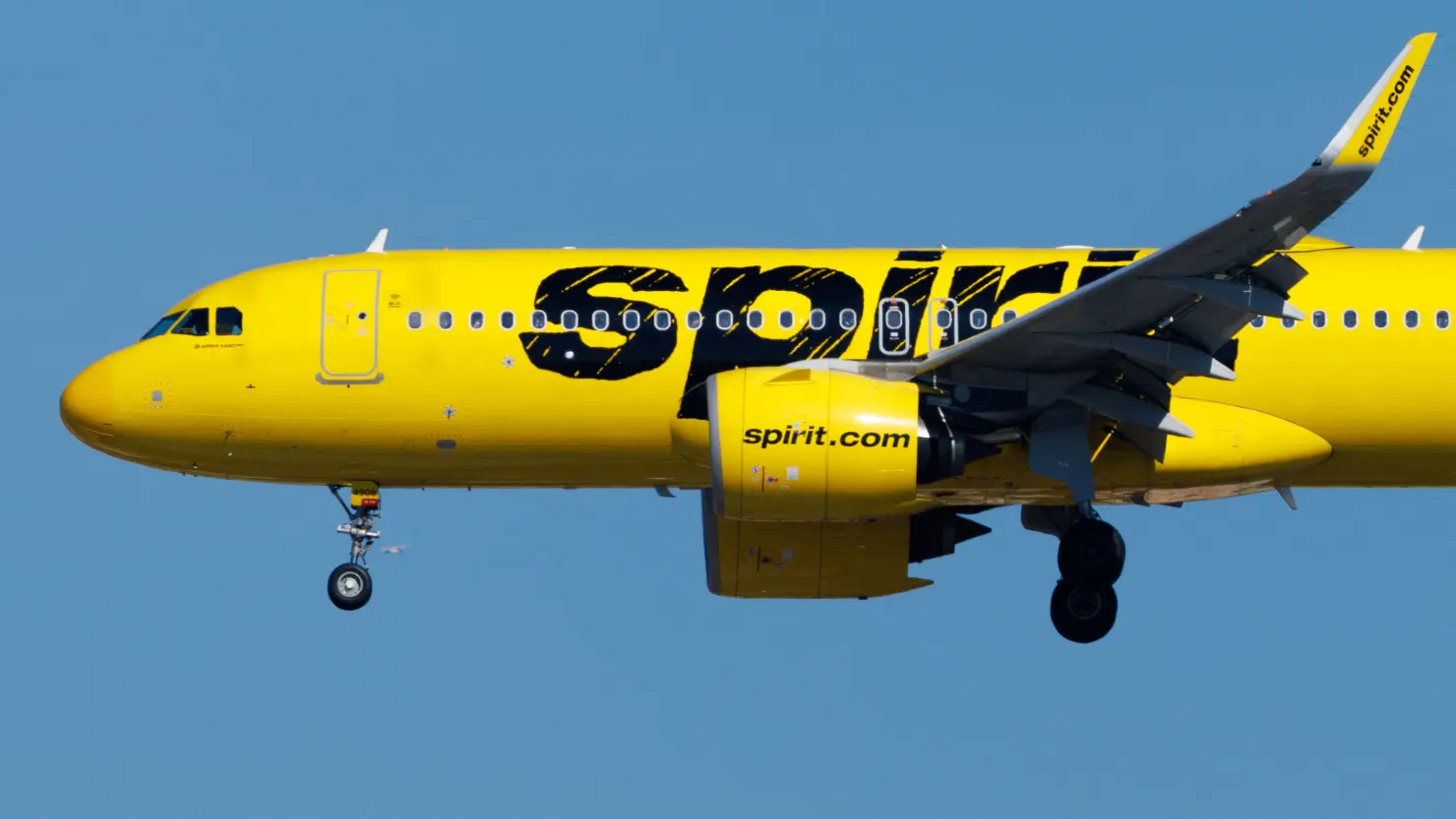 Spirit Airlines Shares Plummet Amid Reports of Potential Bankruptcy Talks