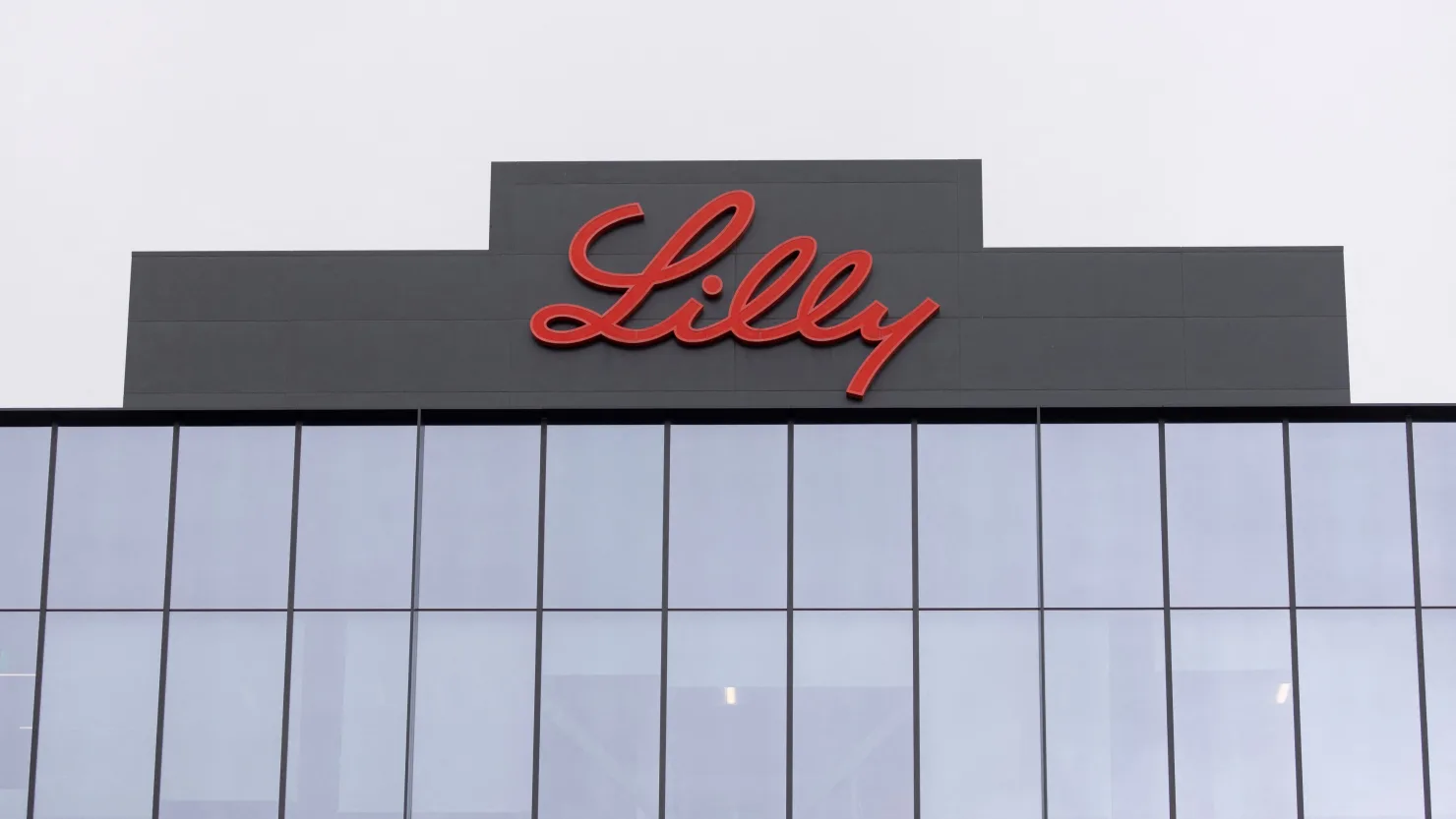 Eli Lilly Lowers Outlook Amid Inventory-Linked Sales Miss for Key Drugs