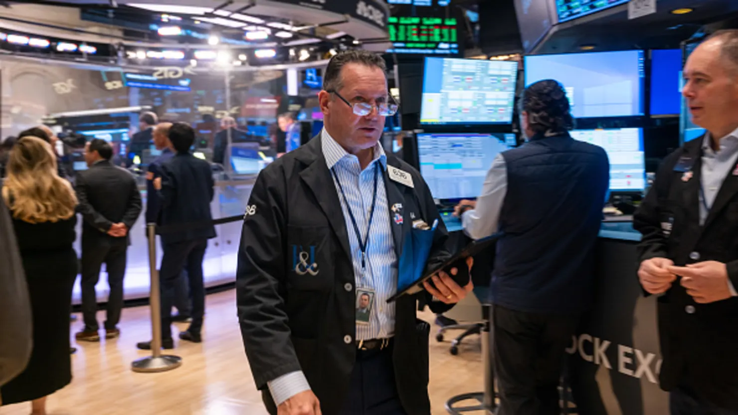 US Stock Futures Increase Ahead of Key Economic Data Releases