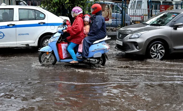 Cyclone Dana Threatens India’s East Coast, Hundreds of Thousands Evacuated