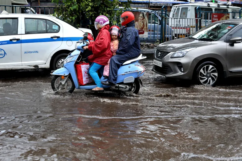 Cyclone Dana Threatens India’s East Coast, Hundreds of Thousands Evacuated