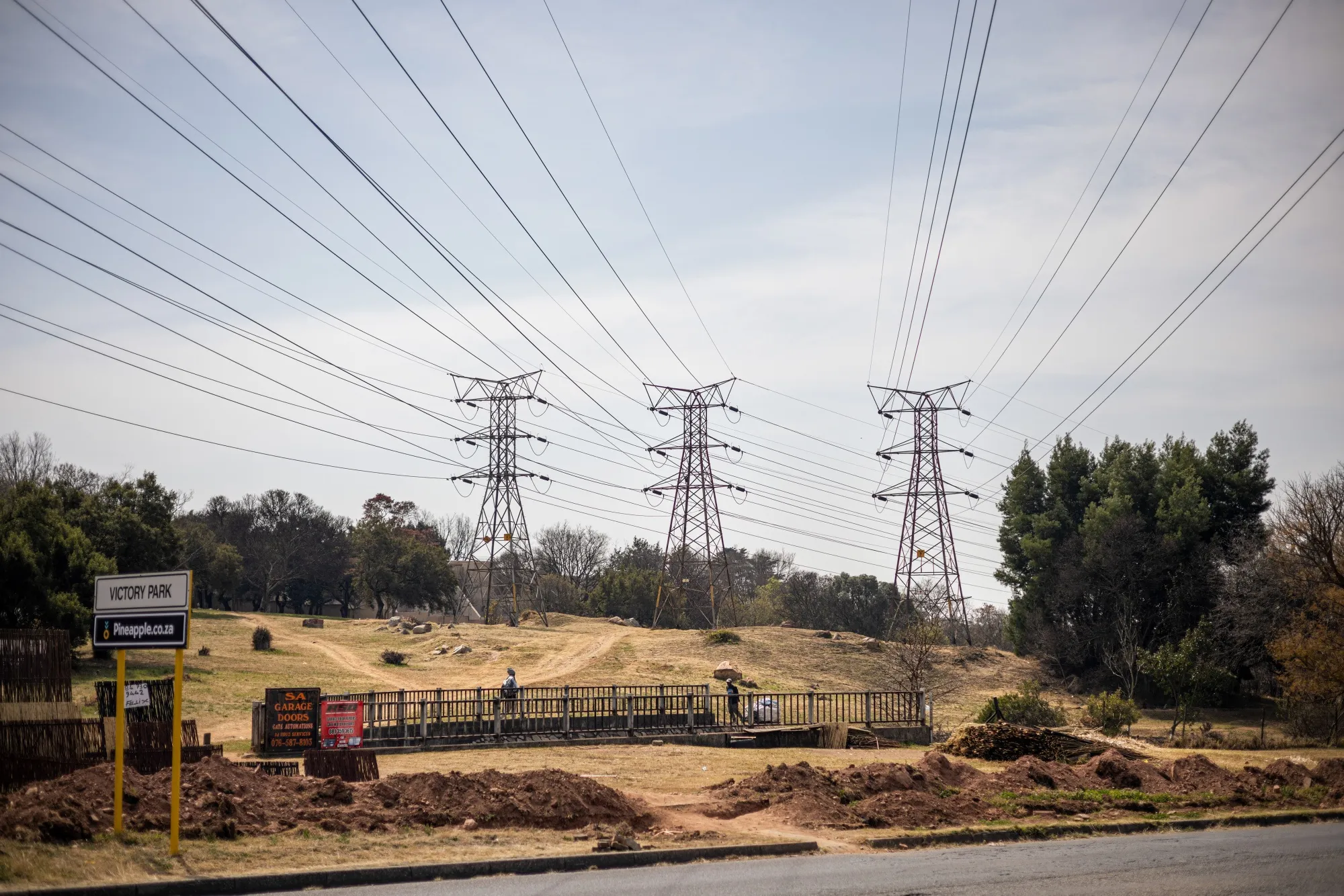 South Africa’s Power Grid Strained as Clean Energy Projects Face Transmission Bottleneck