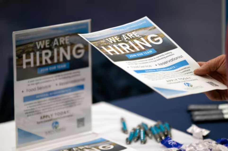 US Jobless Claims Edge Higher Amid Low-Hiring, Low-Firing Labor Market