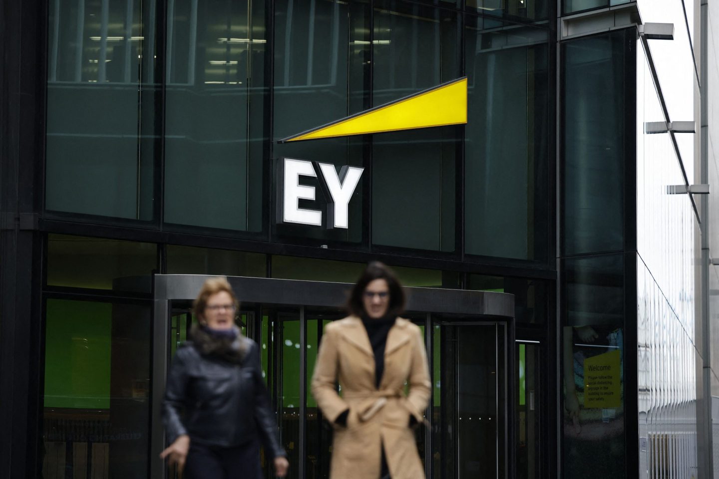 EY Fires Dozens of US Employees for Attending Simultaneous Training Sessions