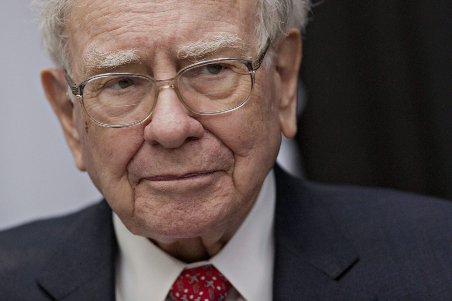 Warren Buffett Opts Out of 2024 Presidential Endorsements, Cautions Against Fraudulent Claims