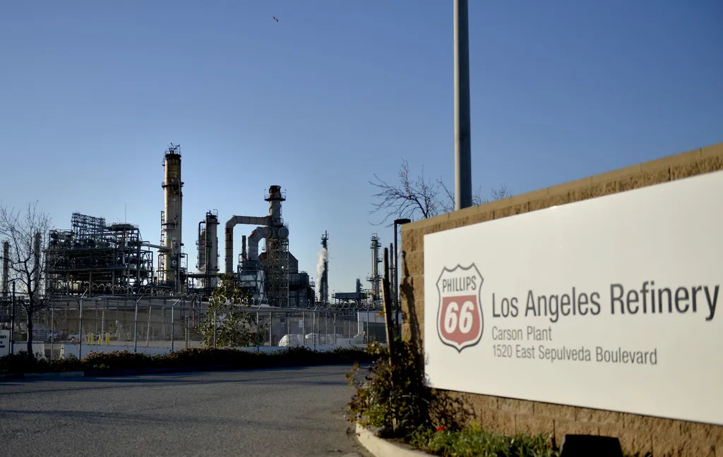 Phillips 66 to Close LA Harbor-Area Refinery, Impacting Over 600 Jobs