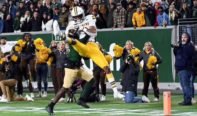 Wyoming Wide Receiver Alex Brown Out for Season with Broken Leg Injury