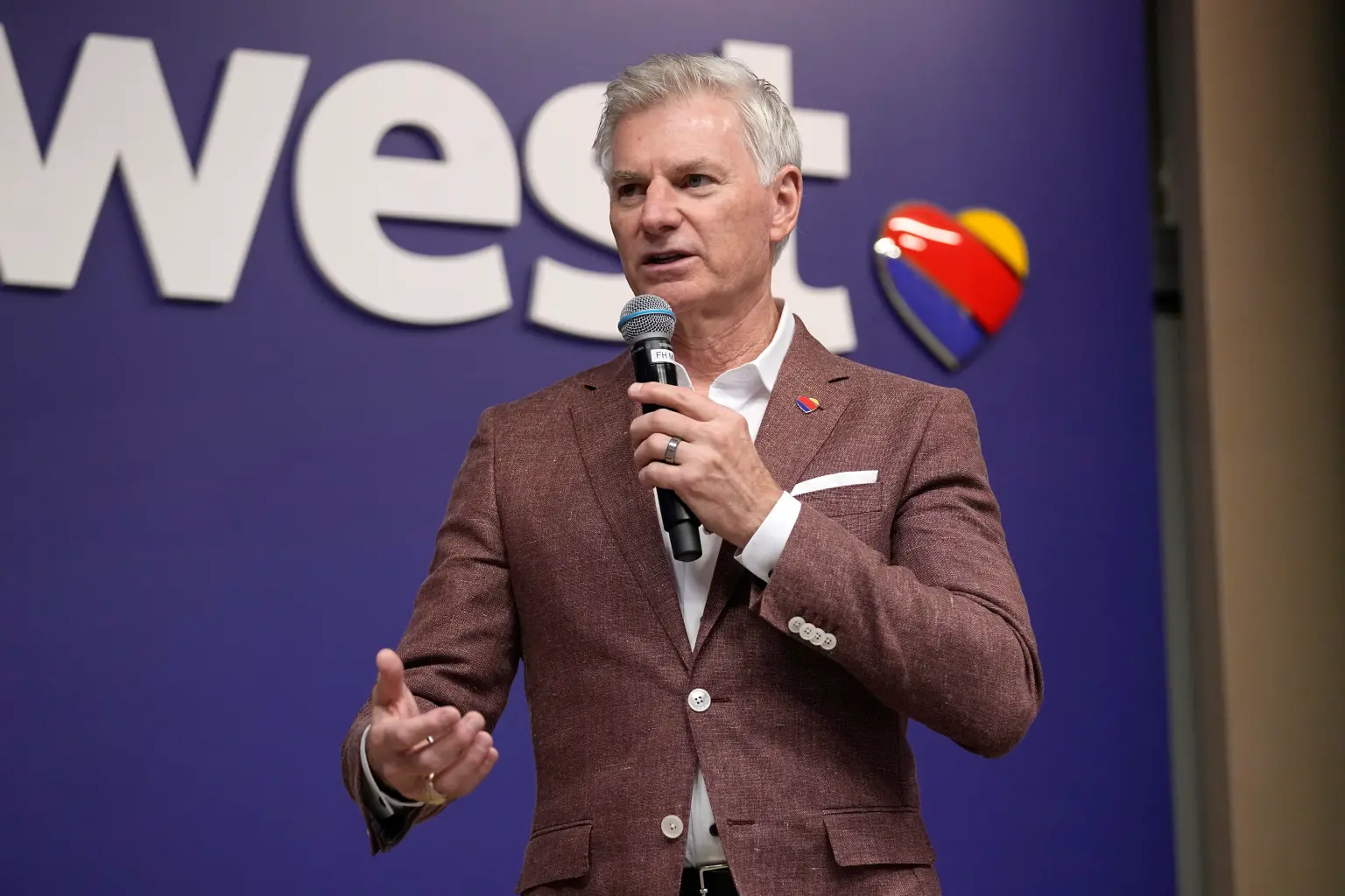 Elliott Investment Pushes for Southwest Airlines Board Overhaul, Calls Special Shareholder Meeting