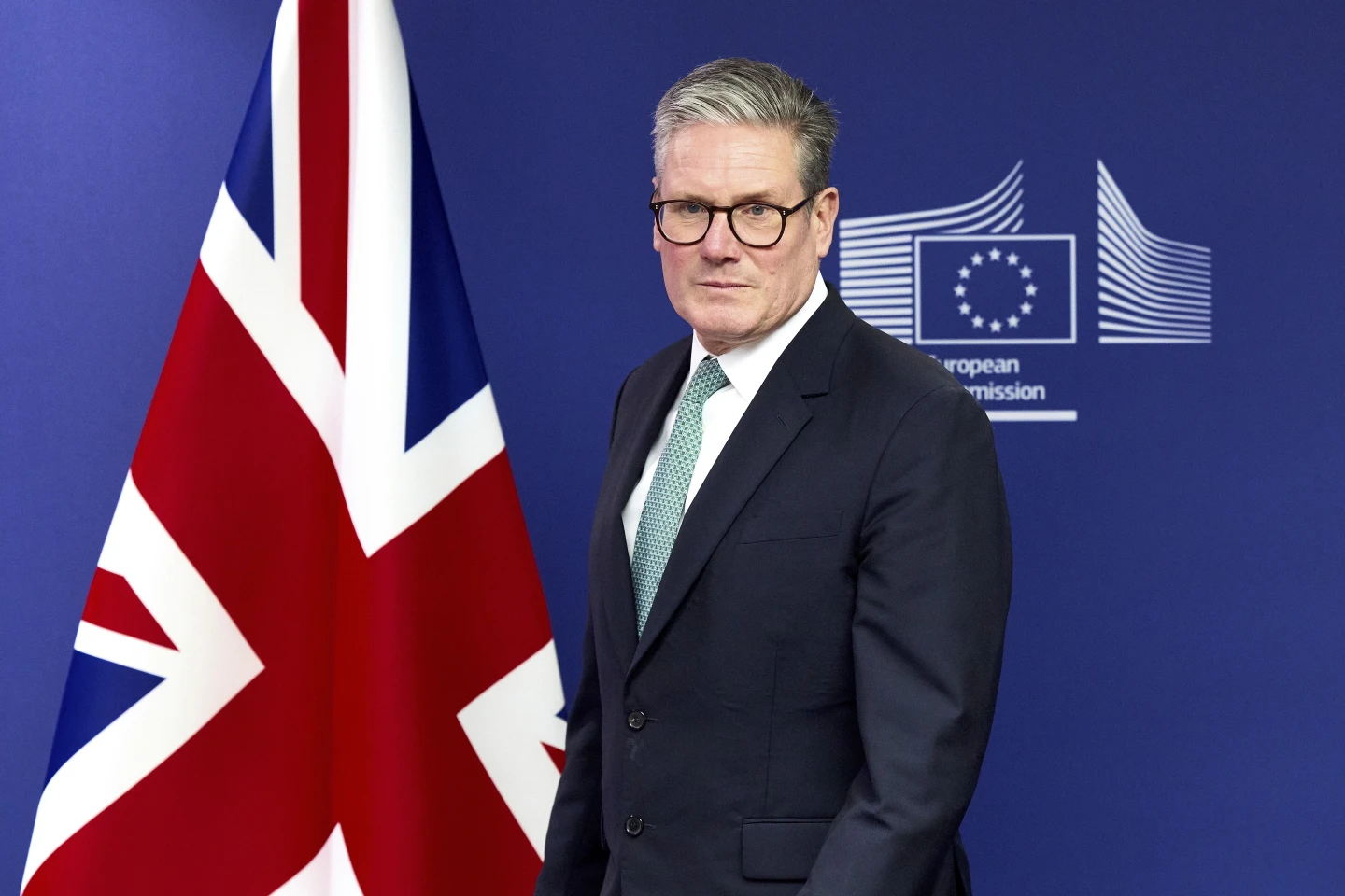 UK’s Starmer Repays Thousands in Gifts, Promises Transparency Overhaul