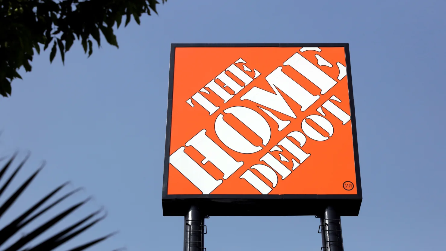 Home Depot Beats Wall Street Expectations, Cautions Consumers Still Wary Amid Economic Uncertainty