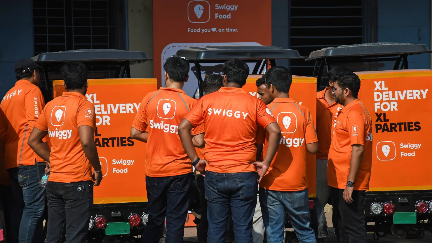 Swiggy’s Shares Surge 15% in India Market Debut After $1.34 Billion IPO