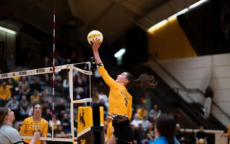 Wyoming Volleyball Shows Heart in Five-Set Thriller Against Utah State