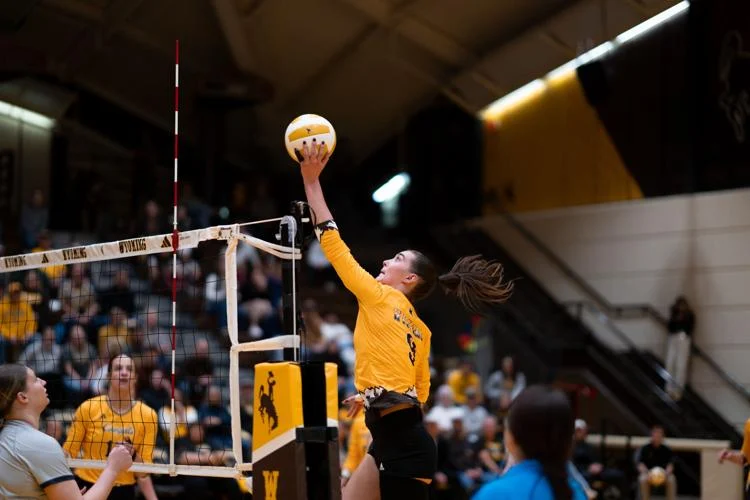 Wyoming Volleyball Shows Heart in Five-Set Thriller Against Utah State