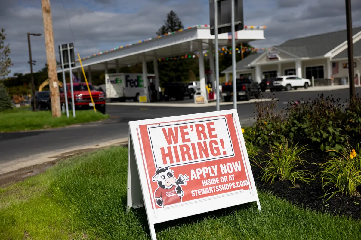 US Job Growth Declines Before Election and Federal Reserve Meeting