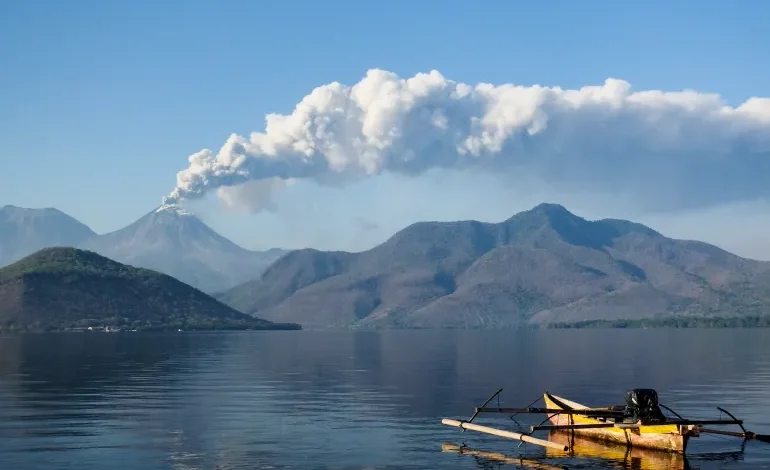 Bali Flights Grounded as Volcano Spews Ash 10km into the Sky