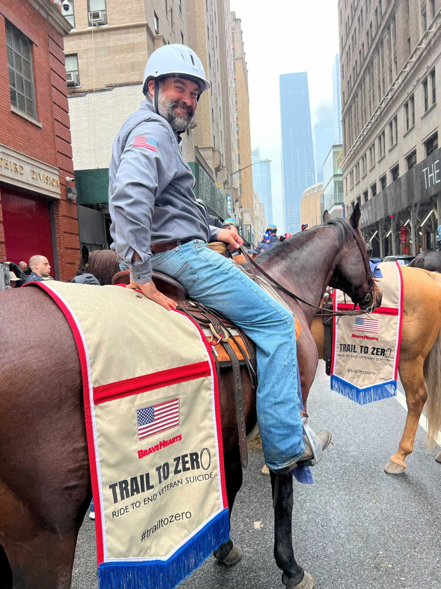 Wyoming Veteran Rides Through Manhattan to Honor Veterans and Support Equine Therapy