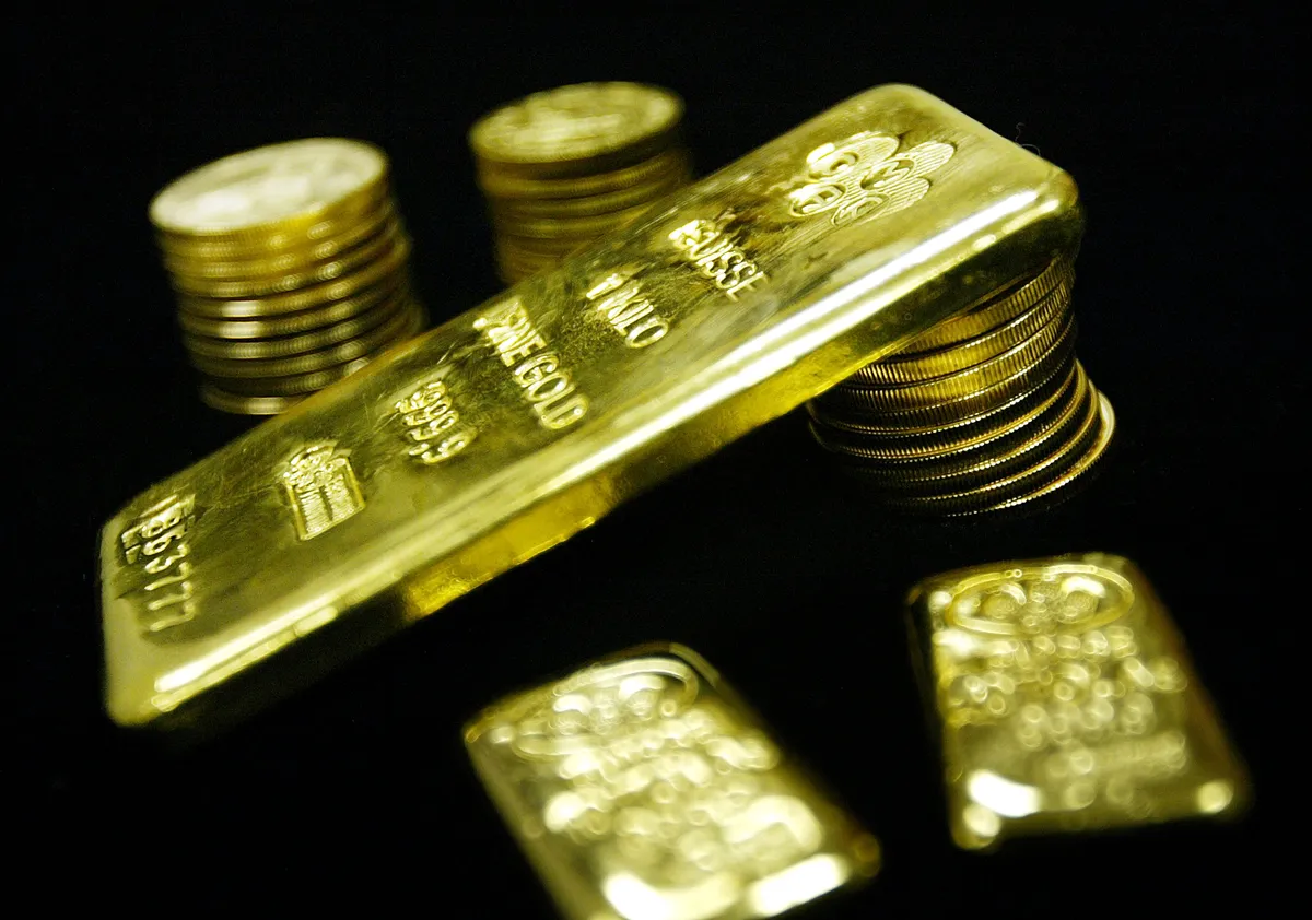 Gold Faces Challenges from Trump, China, and a Strengthening Dollar