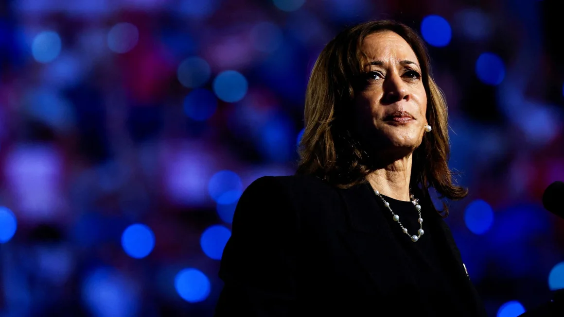 Trump Takes Early Lead as Election Night Tensions Rise, Harris Campaign Remains Tight-Lipped