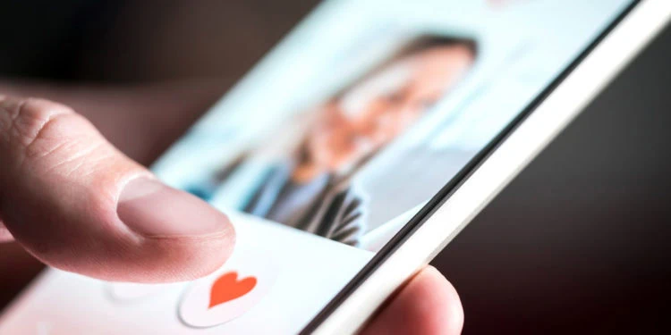 Study Finds No Significant Difference in Relationship Quality Between Dating Apps and In-Person Encounters