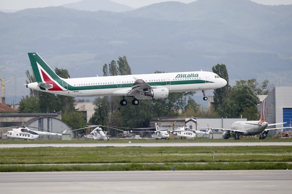 Alitalia to Lay Off Over 2,000 Remaining Employees as Liquidation Nears