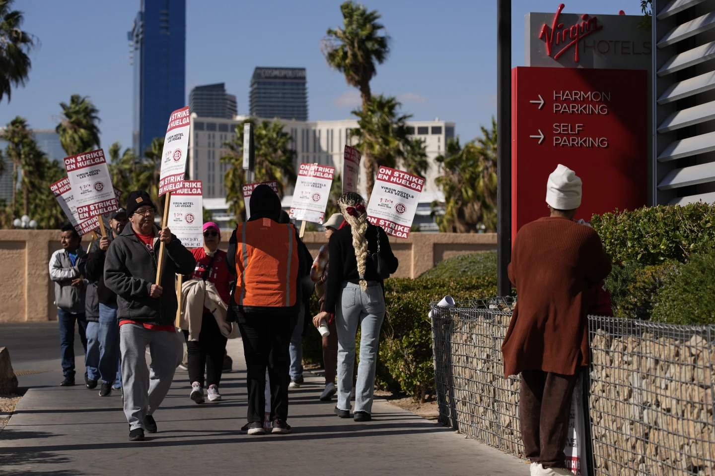 Union Workers Continue Picketing at Las Vegas Casino as Strike Enters 3rd Day