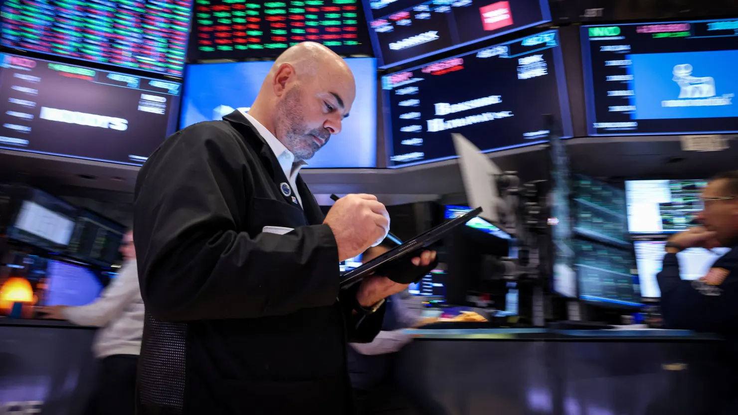 Stock Futures Hold Steady as Wall Street Awaits Potential Fed Rate Cut