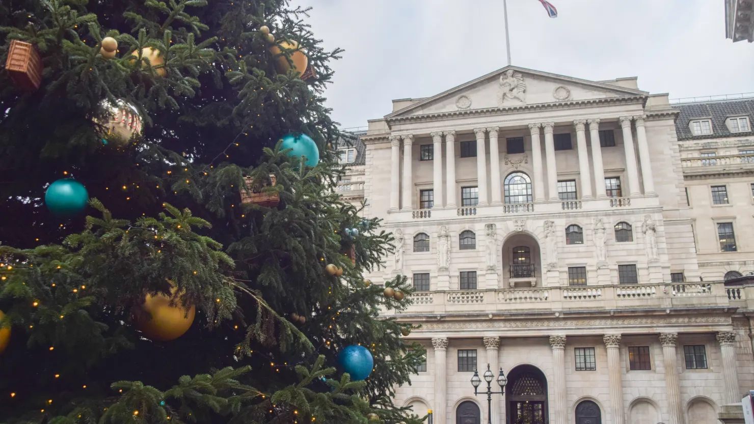 Bank of England Holds Rates, Surprising Markets with Split Vote