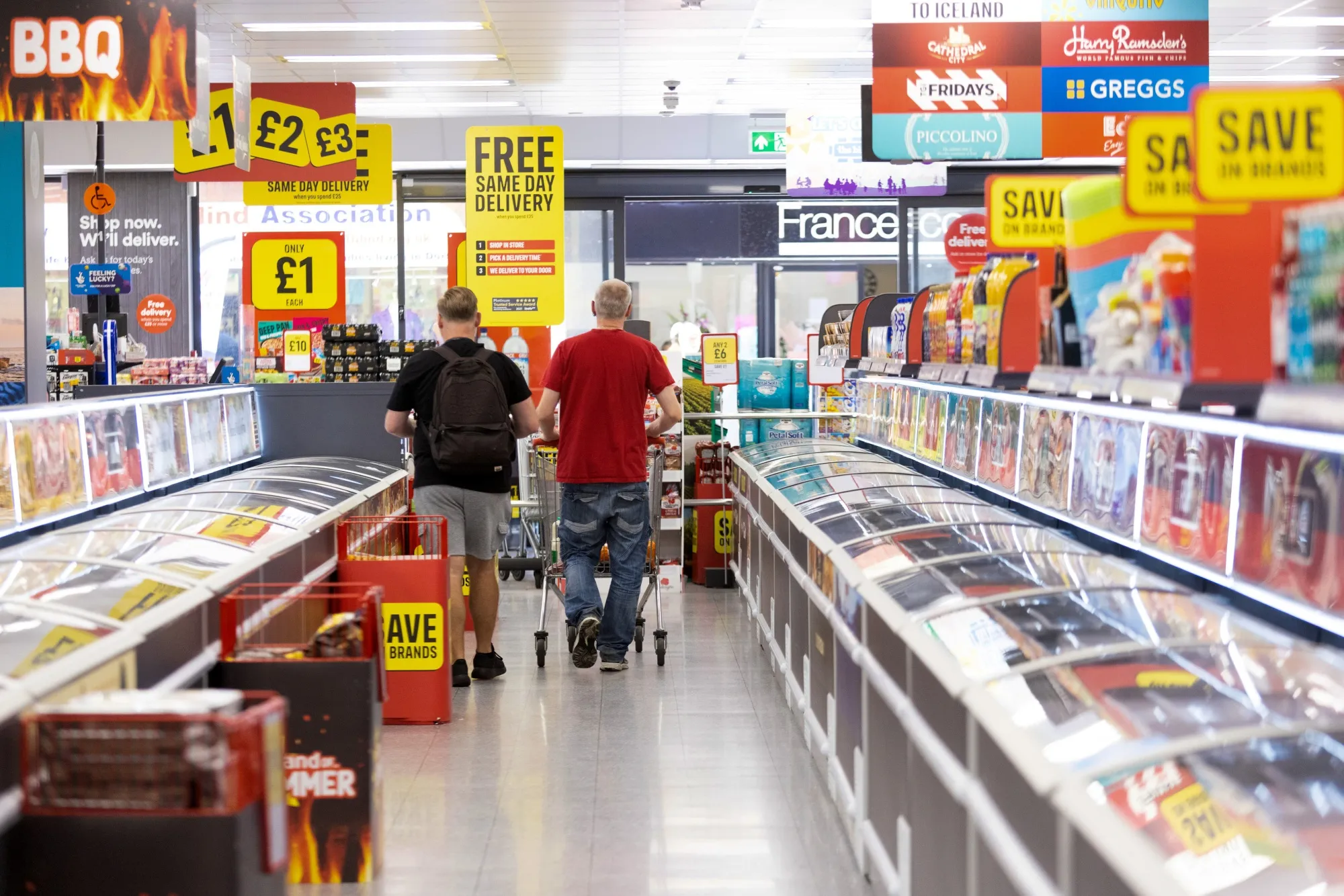 UK Retailers Combat Soaring Shoplifting with Tech, Security Surge