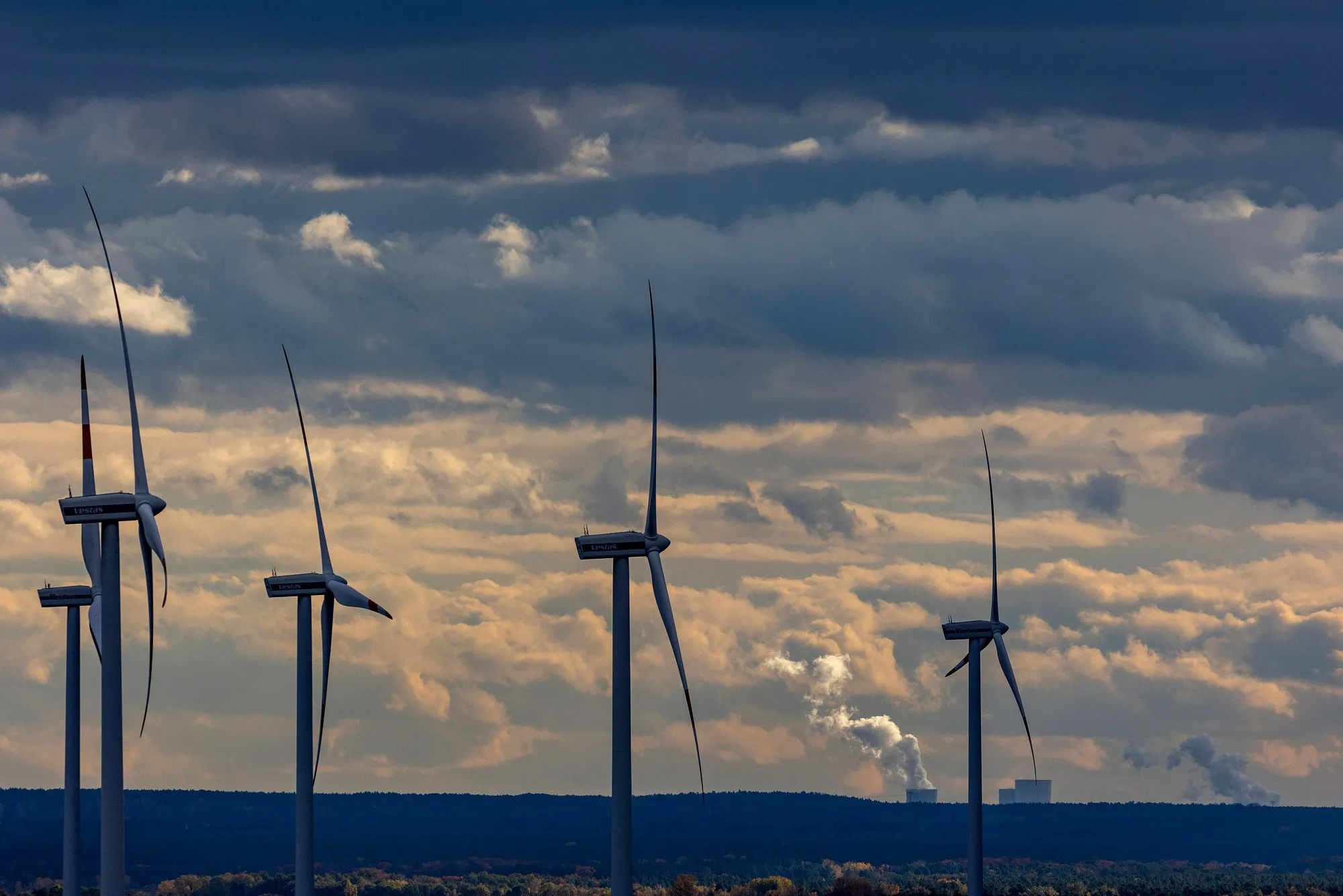 Germany Faces Tight Power Supply as Wind Output Plunges, Prices Set to Rise