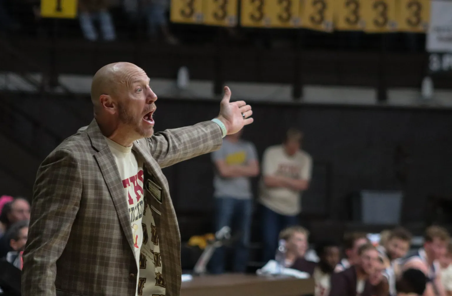 Wyoming Cowboys Edged Out in Nail-Biter Against South Dakota, 82–81