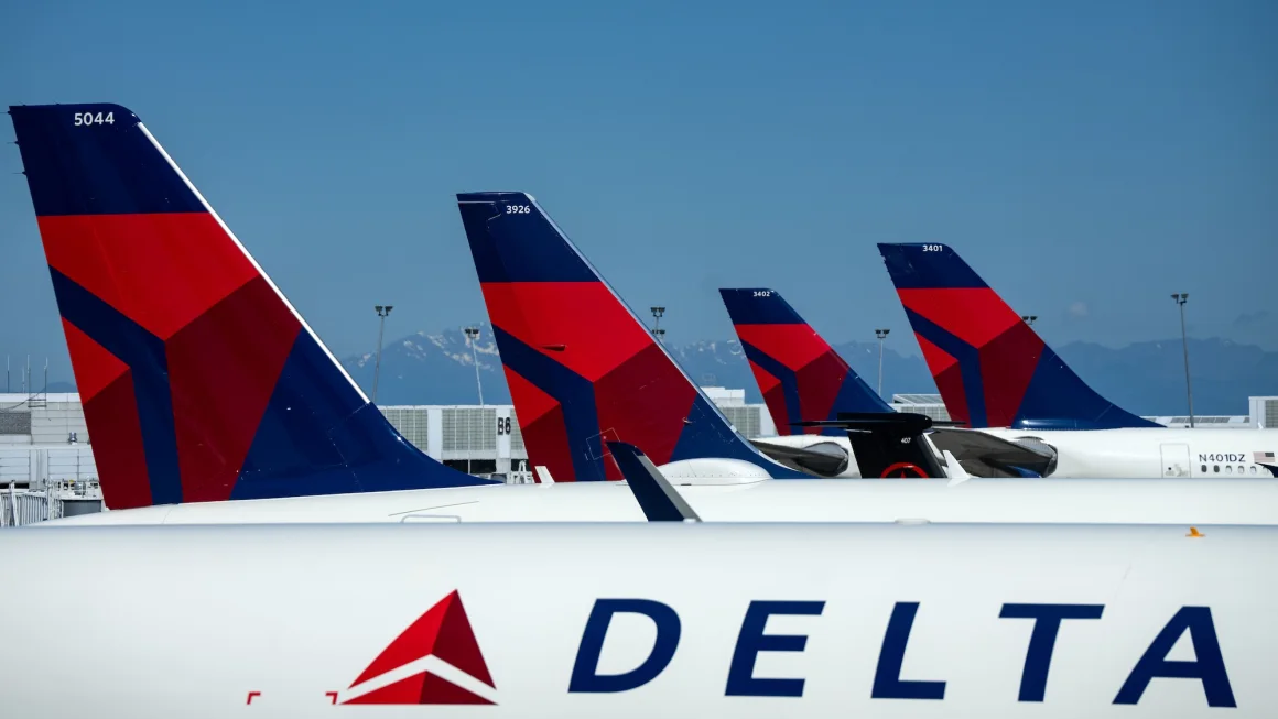 Stowaway Detained on Delta Flight at Seattle-Tacoma Airport on Christmas Eve