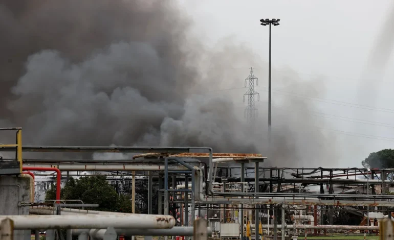 Explosion at Italian Gas Refinery Kills Two, Leaves Four Missing