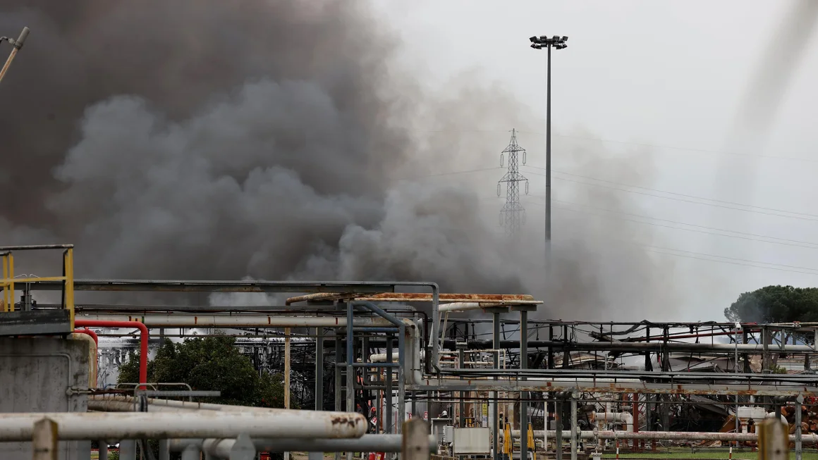 Explosion at Italian Gas Refinery Kills Two, Leaves Four Missing