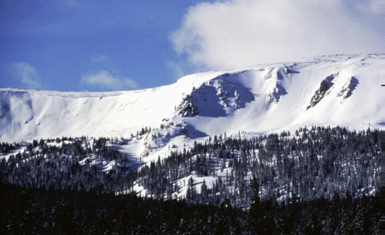 Colorado Ski Lift Crack Strands 170+ Skiers, Prompting Rescue Operation