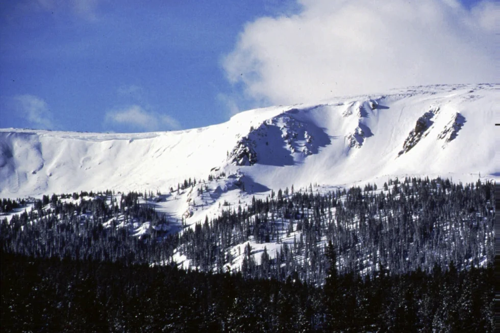 Colorado Ski Lift Crack Strands 170+ Skiers, Prompting Rescue Operation